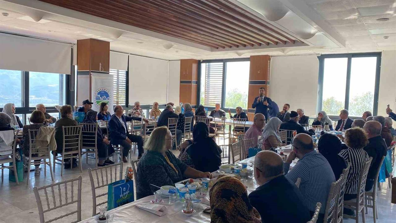 Pamukova'da Dünya Yaşlılar Günü Etkinliği Düzenlendi