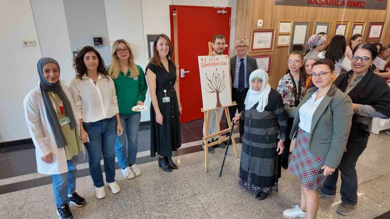 Eskişehir'de Yaşlılar Günü Etkinliği: Stand Kuruldu