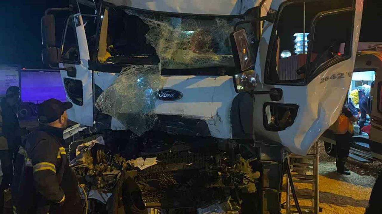 Bilecik’te Tır Çarpışması: 1 Ölü, 1 Yaralı