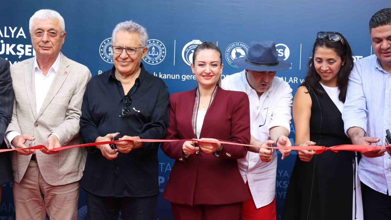 15. Antalya Kitap Fuarı Başladı: Zülfü Livaneli Onur Konuğu