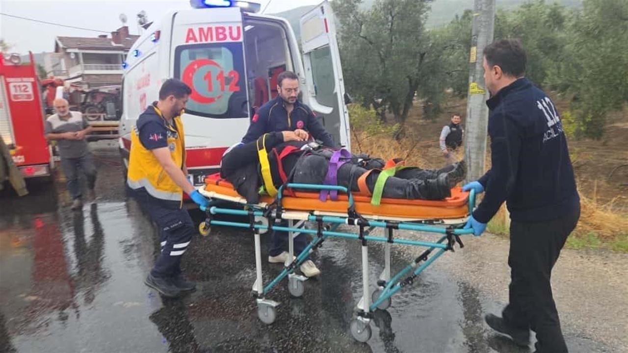 Bursa'da Çekici ile Kamyonet Çarpıştı: 4 Yaralı