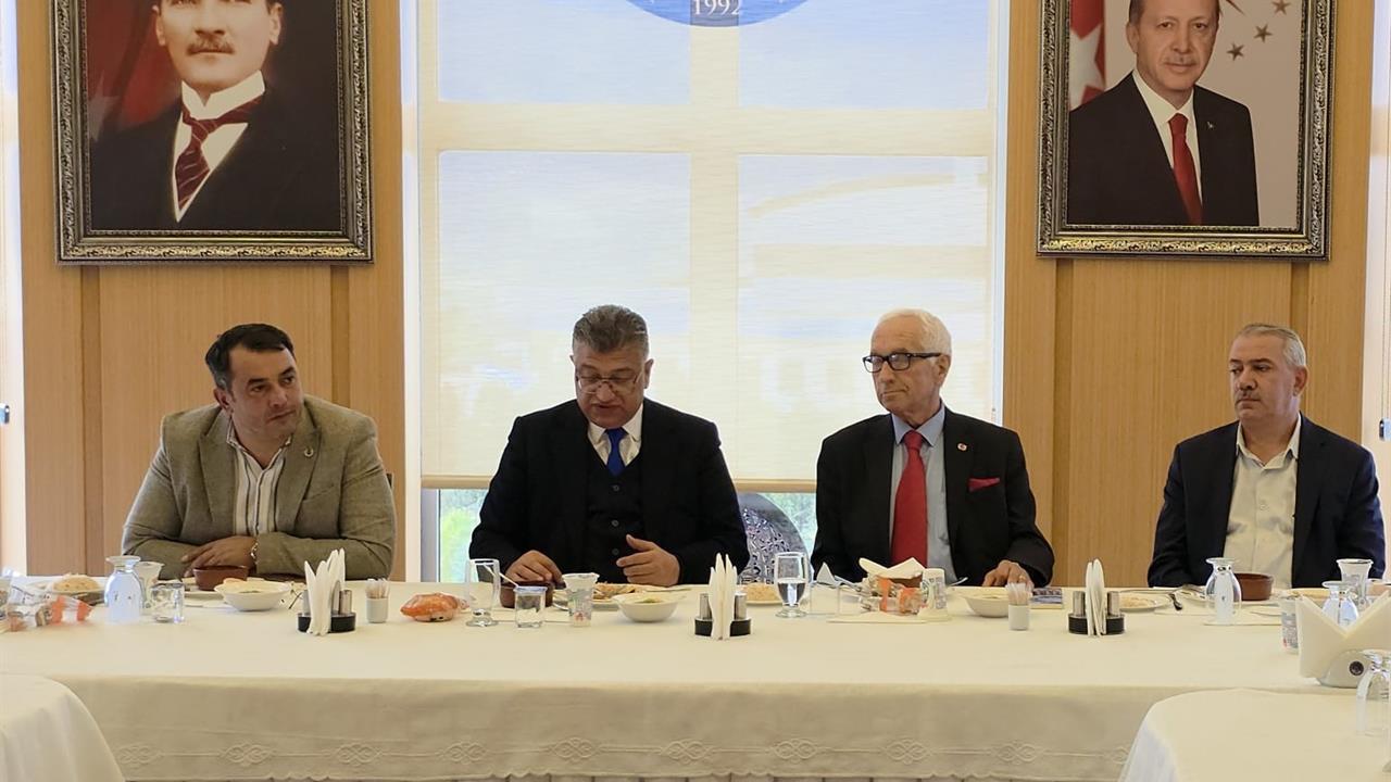 Kütahya'da Kıdemli Gazeteciler Rektör Kızıltoprak ile Buluştu