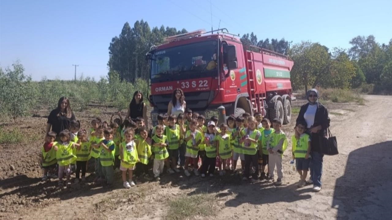 Mersin'de Minik Eller Orman Şehitlerimiz Anısına Fidan Dikti