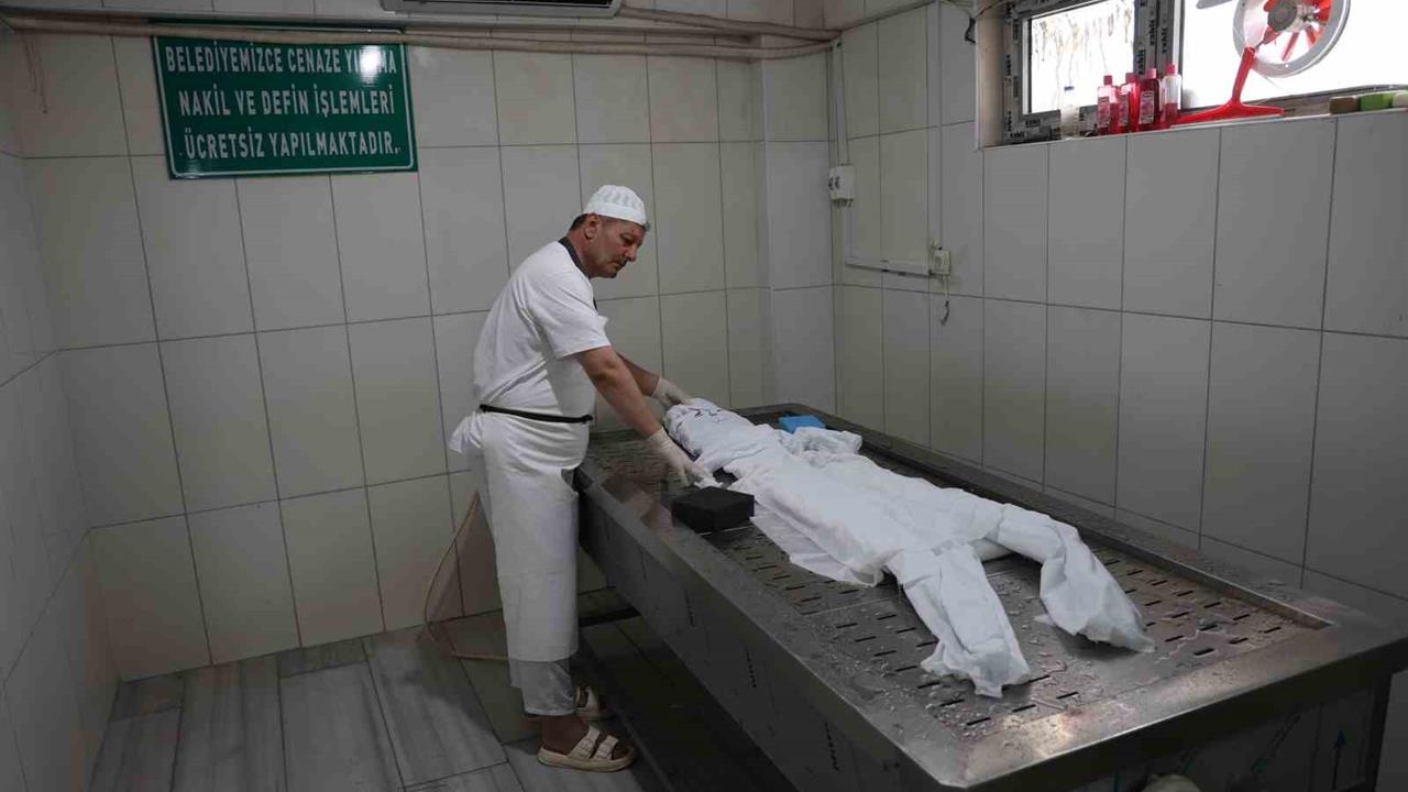 Diyarbakır'da 19 Yıllık Gassalın Cenaze Yıkama Eğitimi