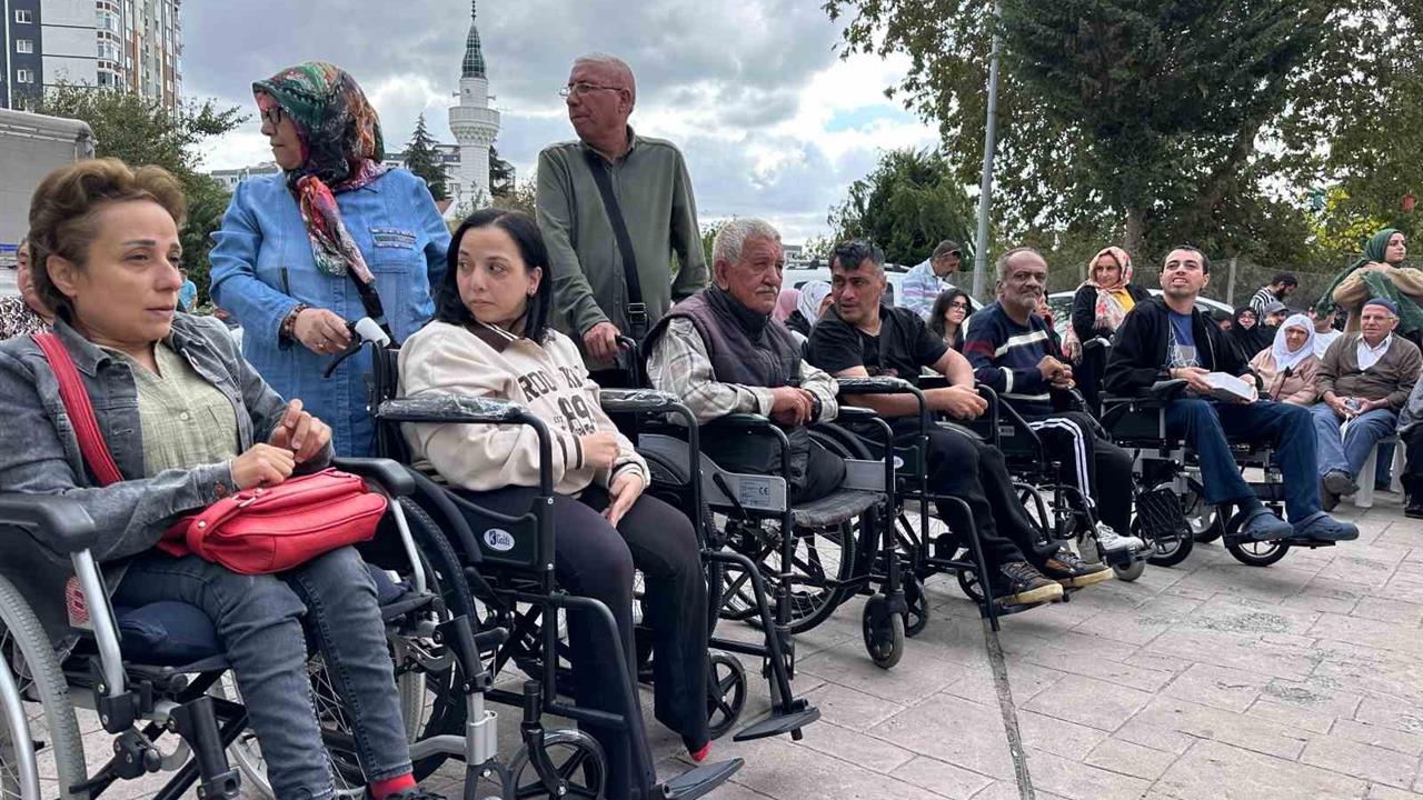 İstanbul'da Engellilere Akülü Sandalye Desteği