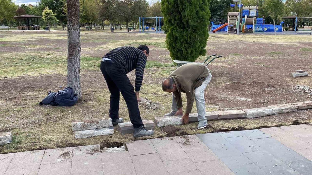 Eskişehir'de Dede Korkut Parkı'nda Bakım Çalışmaları Başladı