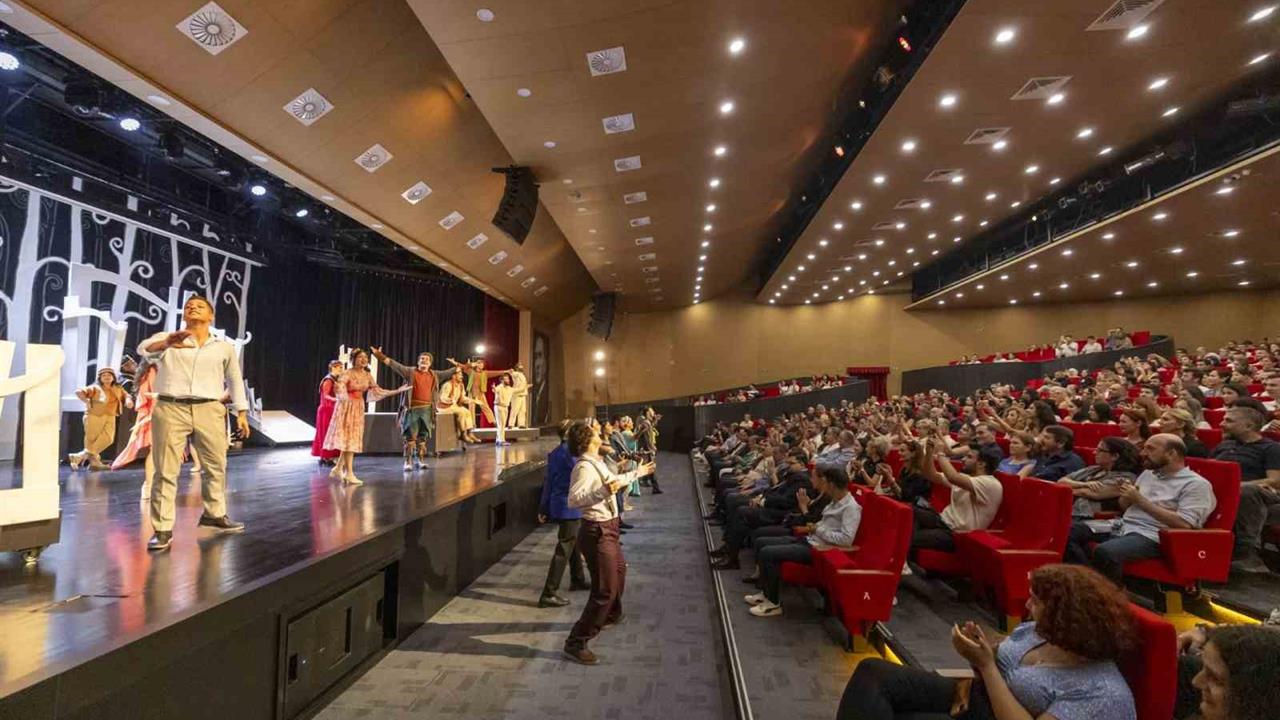 Mersin Şehir Tiyatrosu 25. Sezonunu 'Bahar Noktası' ile Açtı