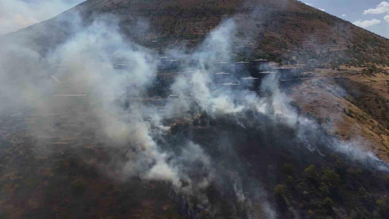 Patlıcan Közlerken Ormanı Yaktılar: Kayseri'de Yangın