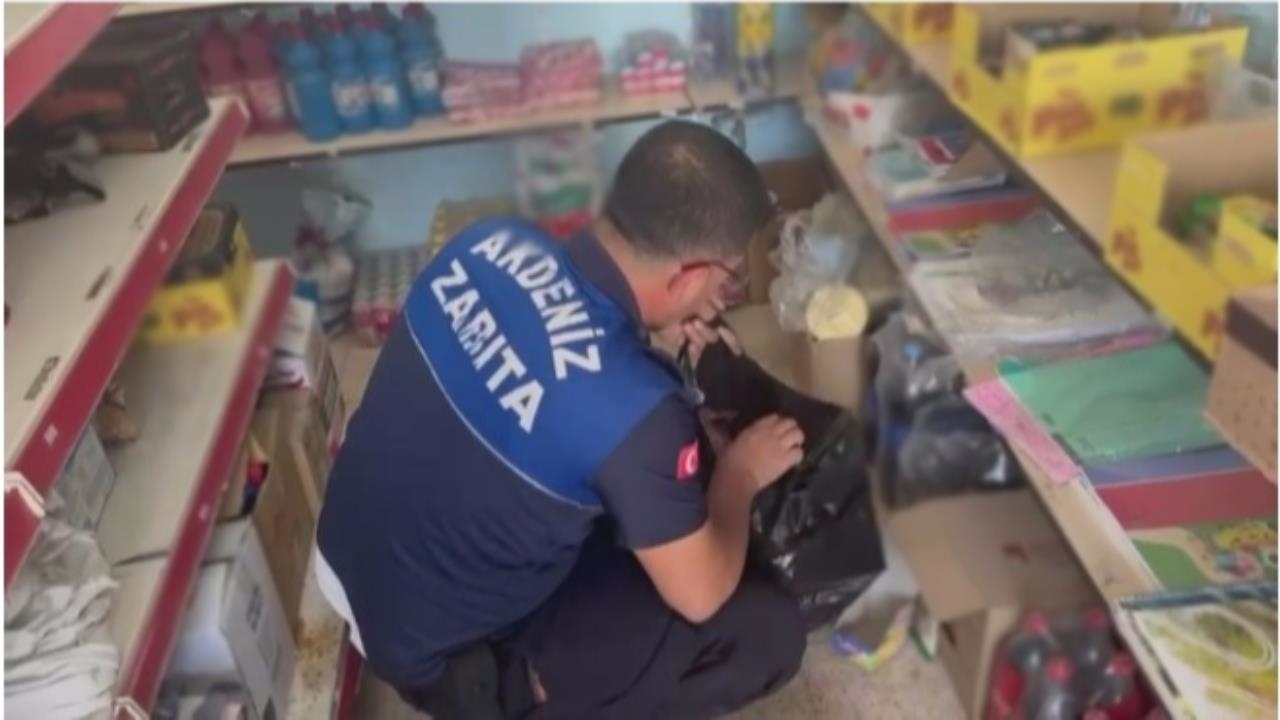 Mersin Akdeniz Zabıtası, Tarihi Geçmiş Gıdalar Ele Geçirdi