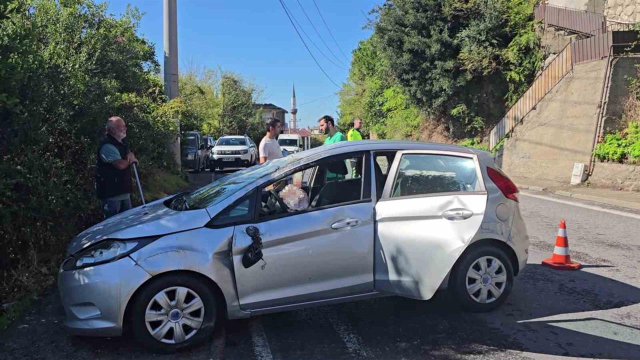 Zonguldak'ta Kontrolden Çıkan Araç Takla Attı: Anne ve Çocuk Yaralı