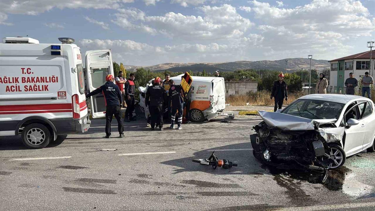 Sivas'ta Feci Kaza: 1 Ölü, 4 Yaralı