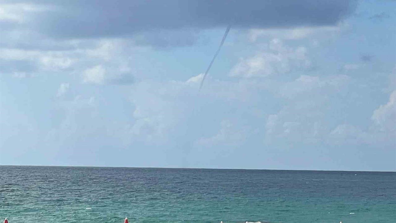 Alanya'da Hortum Paniği: Tatilciler İzledi