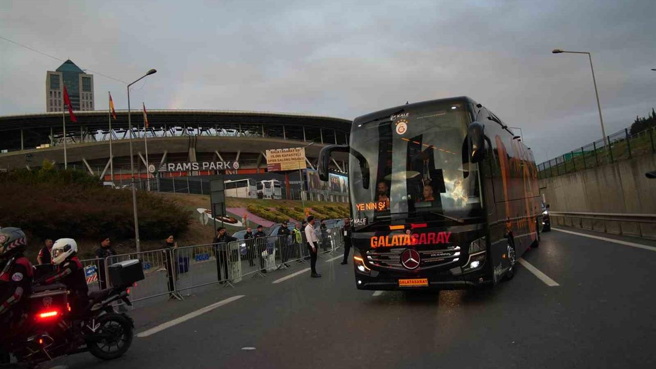 Galatasaray Beşiktaş Derbisi İçin Stada Geldi