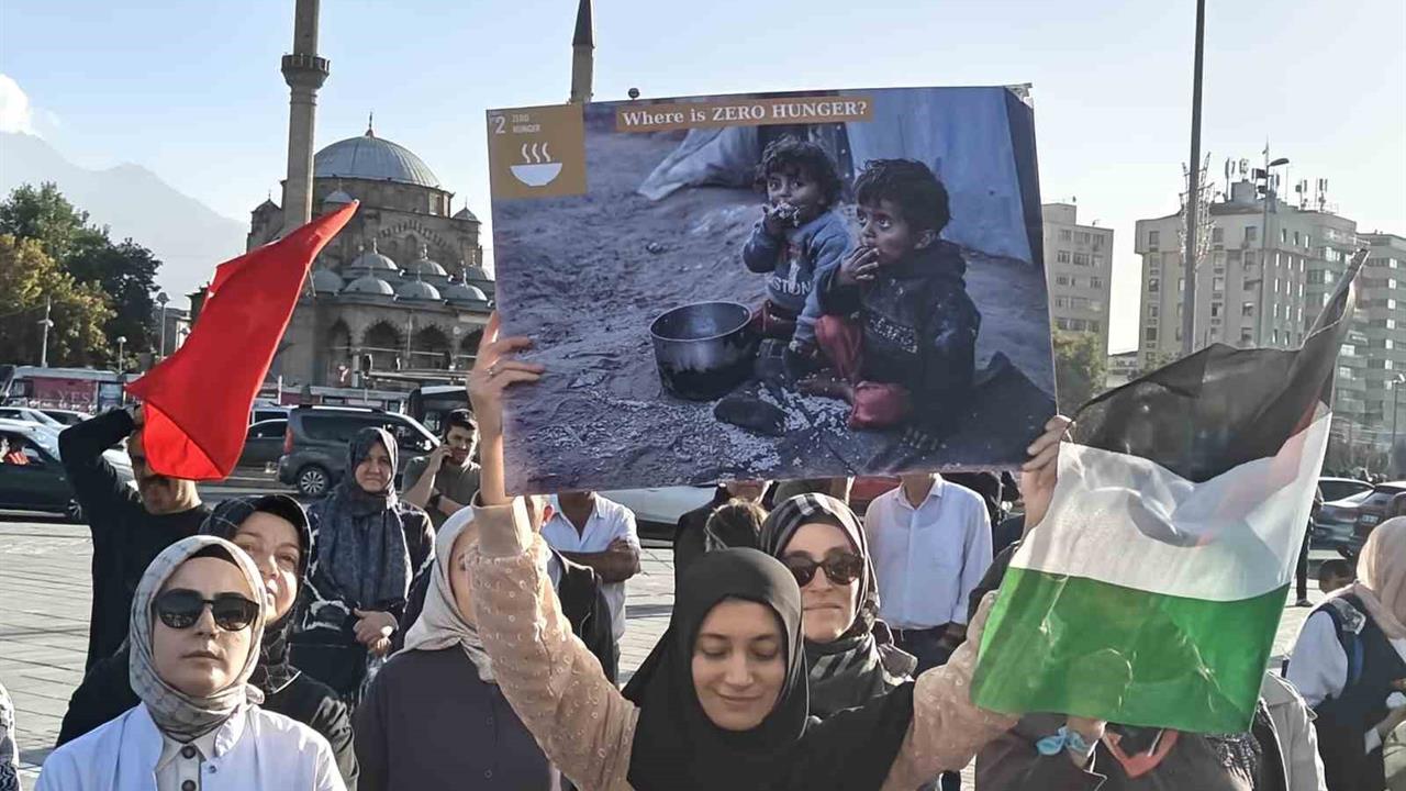 Kayseri'de Sağlık Çalışanları Gazze İçin Yürüdü