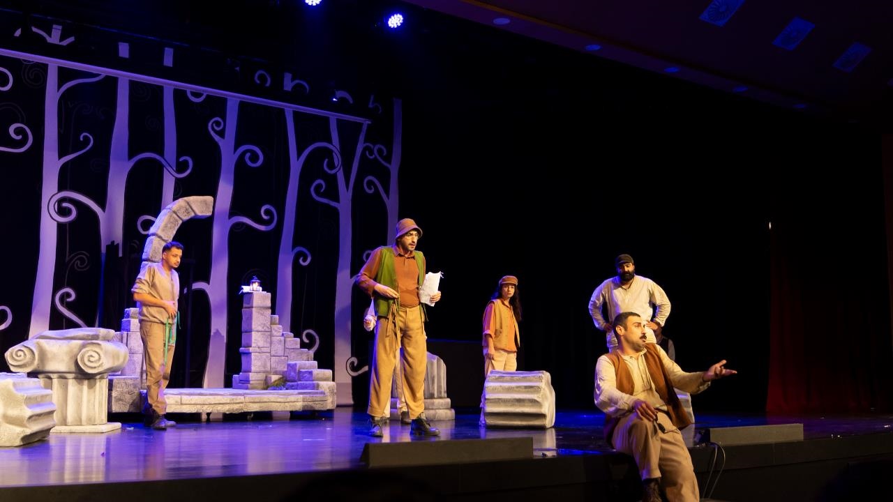 Mersin Şehir Tiyatrosu 25. Sezonuna ‘bahar Noktası’yla Masalsı Bir Başlangıç Yaptı