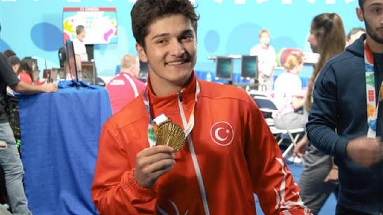 Bakan Bak’tan Halterci Özbek’e Tebrik Mesajı