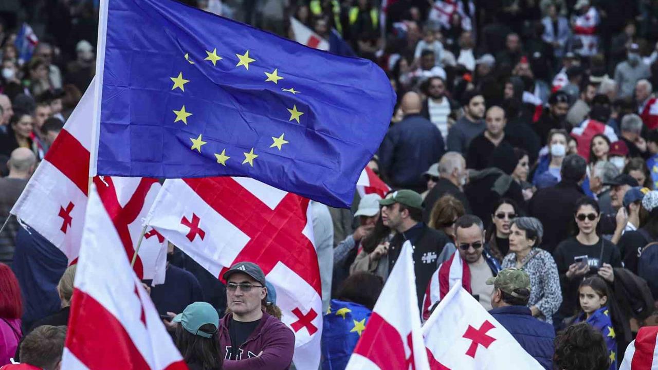 Tiflis'te Seçim Protestoları: Sokaklar Savaş Alanına Döndü