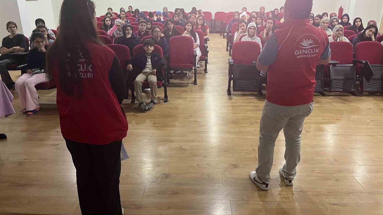 Düzce Üniversitesi Öğrencilerine Gençlik Merkezi Daveti