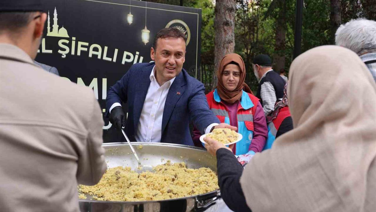 Şeyh Edebali Külliyesi'nde Şifalı Pilav Geleneği Canlandı