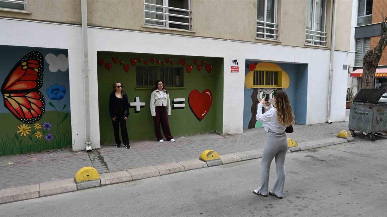 Eskişehir’de Duvar Yazılarına Sanatla Yanıt Verildi