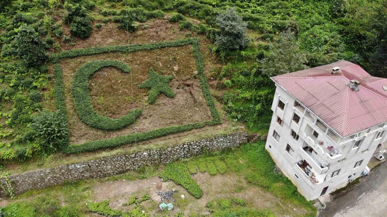 Rize'de Çayla İşlenmiş Türk Bayrağı Duygusal Anlar Yaşattı