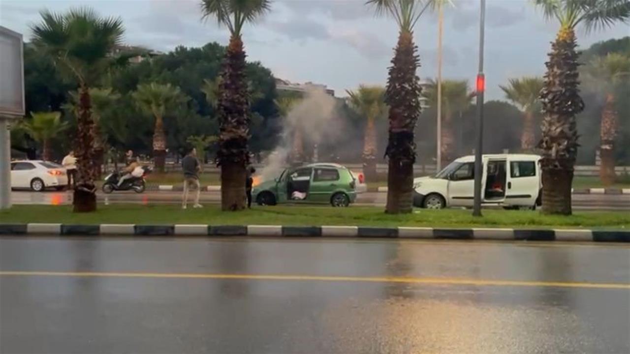 Manisa'da Seyir Halindeki Otomobil Yandı