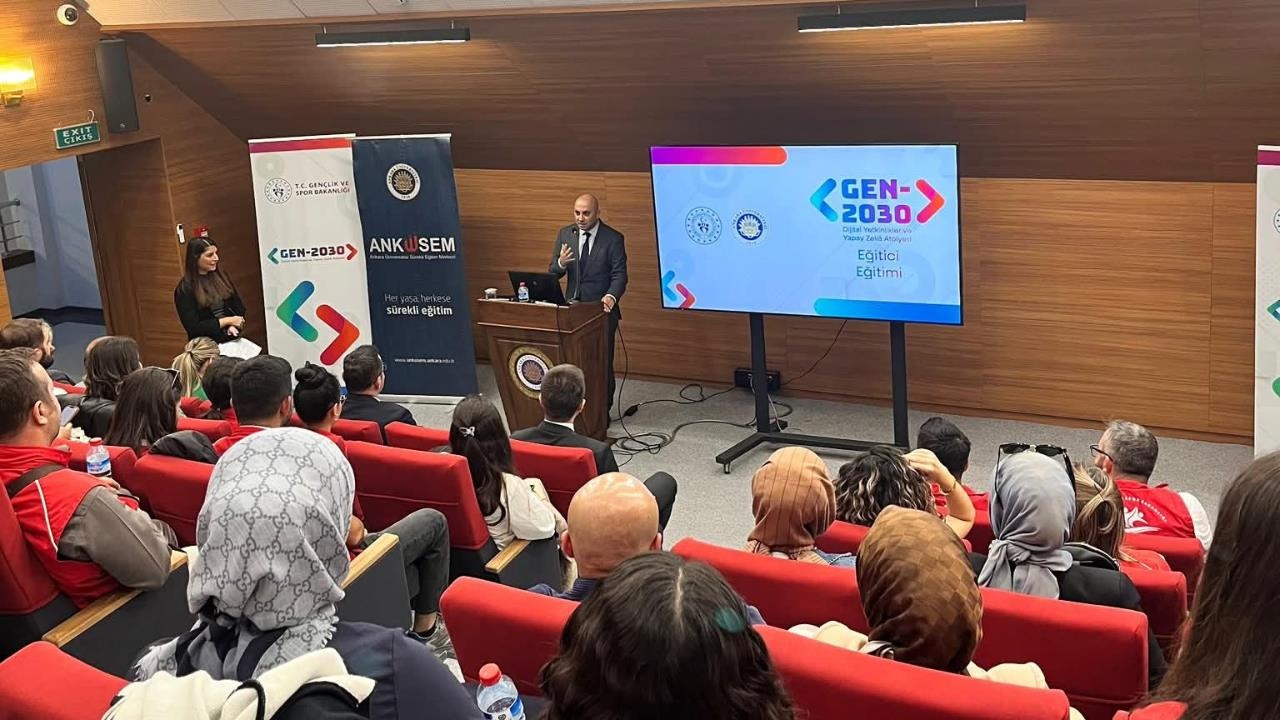 Tarsus Merkez Gençlik Merkezi'nde Gen-2030 Eğitici Eğitimi Tamamlandı