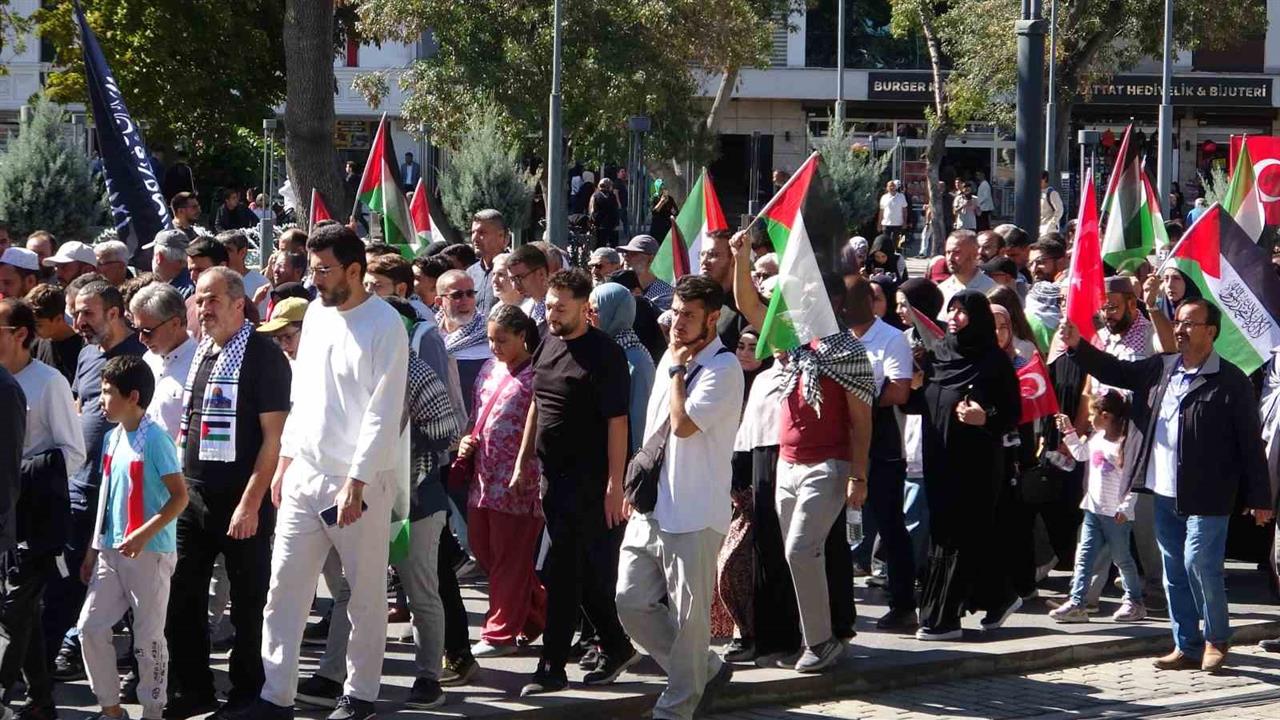 Konya'da Gazze İçin Kararlılık Yürüyüşü Düzenlendi