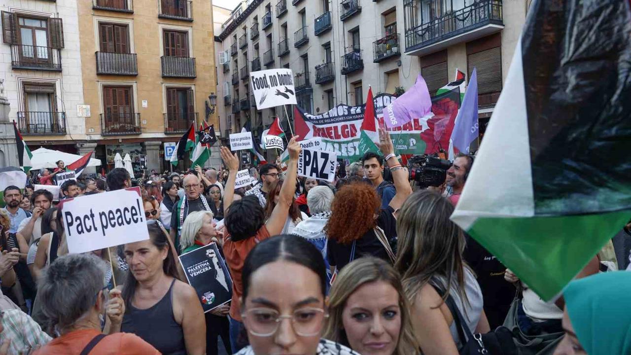 Avrupa'da Yüz Binlerce Kişi İsrail'in Müdahalesini Protesto Etti