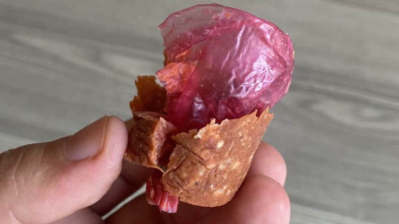 Mersin'de Aldığı Sucuktan Naylon Poşet Parçası Çıktı