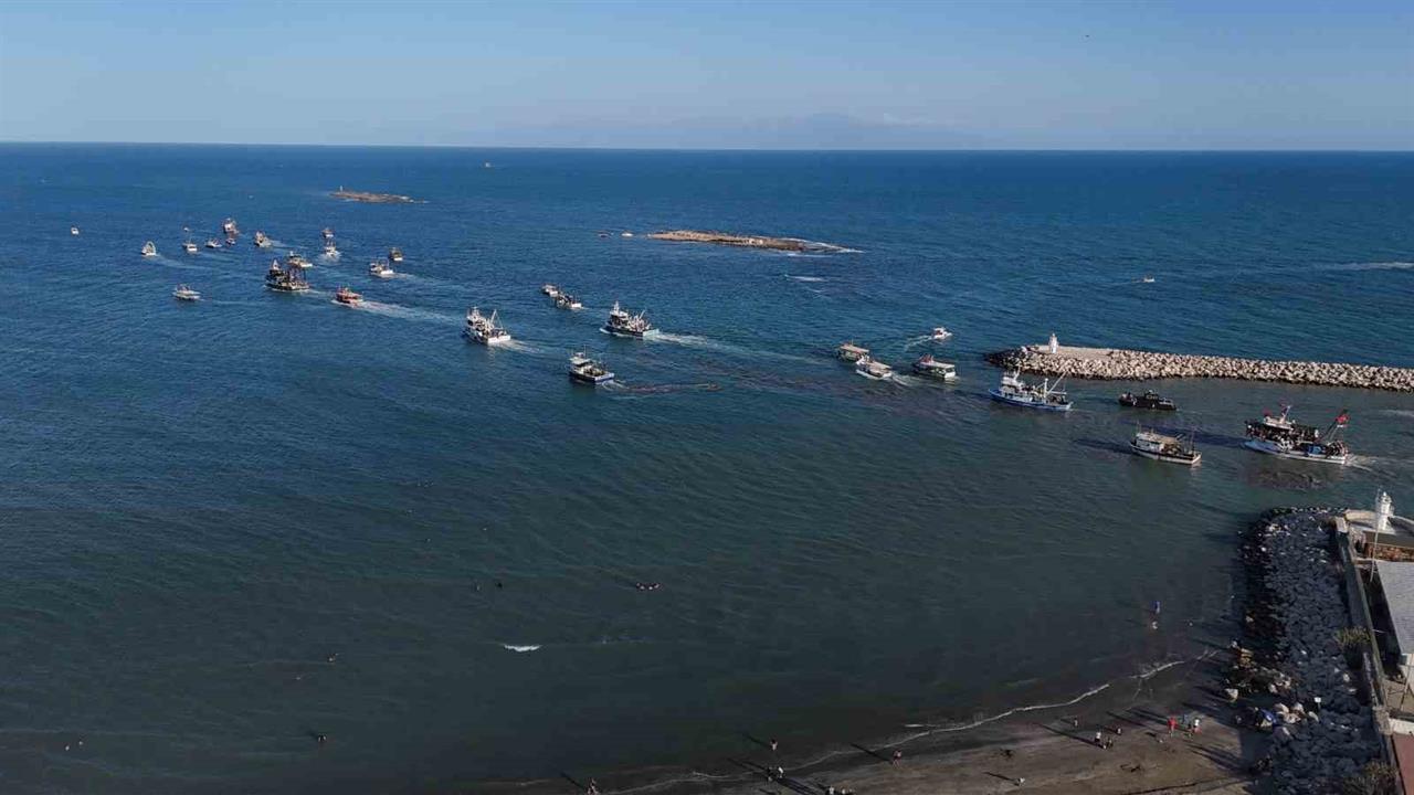 Adana'da Tekneyle Filistin'e Destek Gösterisi Yapıldı