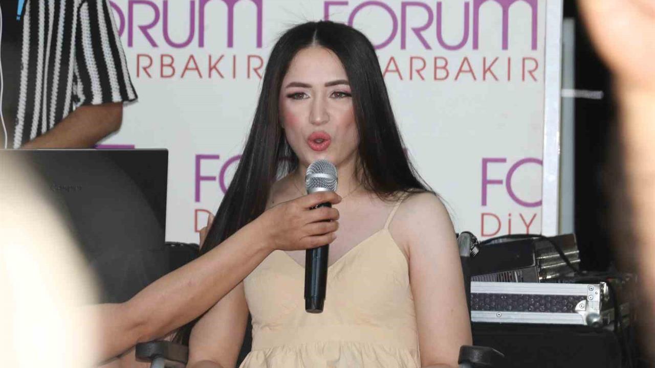 Mutlu Kaya 10 Yıl Aradan Sonra Sahneye Çıktı