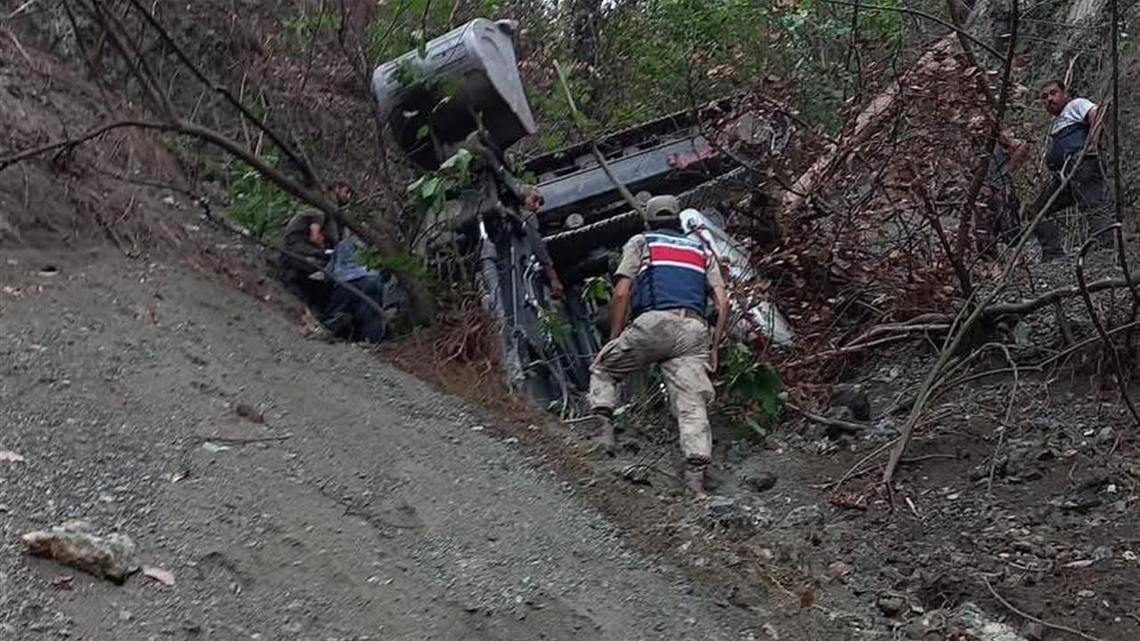 Hatay'da Kepçe Uçuruma Yuvarlandı: Operatör Hayatını Kaybetti