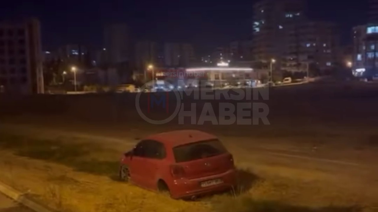 Mersin’de Feci Kaza: Ağacı Söken Otomobilin Tekerleri Koptu