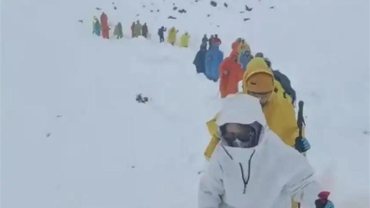 Everest’te Kar Fırtınası: Bin Kişi Mahsur Kaldı