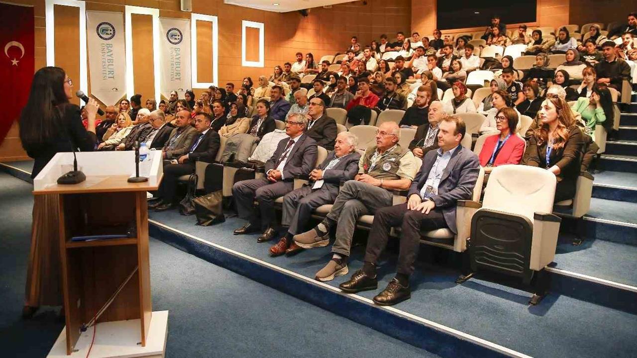 Bayburt'ta 2. Sağlık Sempozyumu Gerçekleştirildi