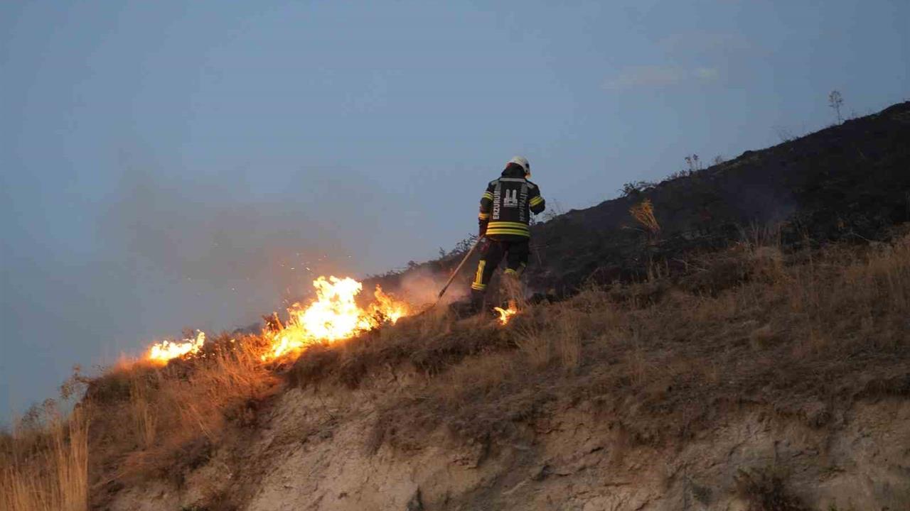 Erzurum'da Havai Fişek Yangına Neden Oldu