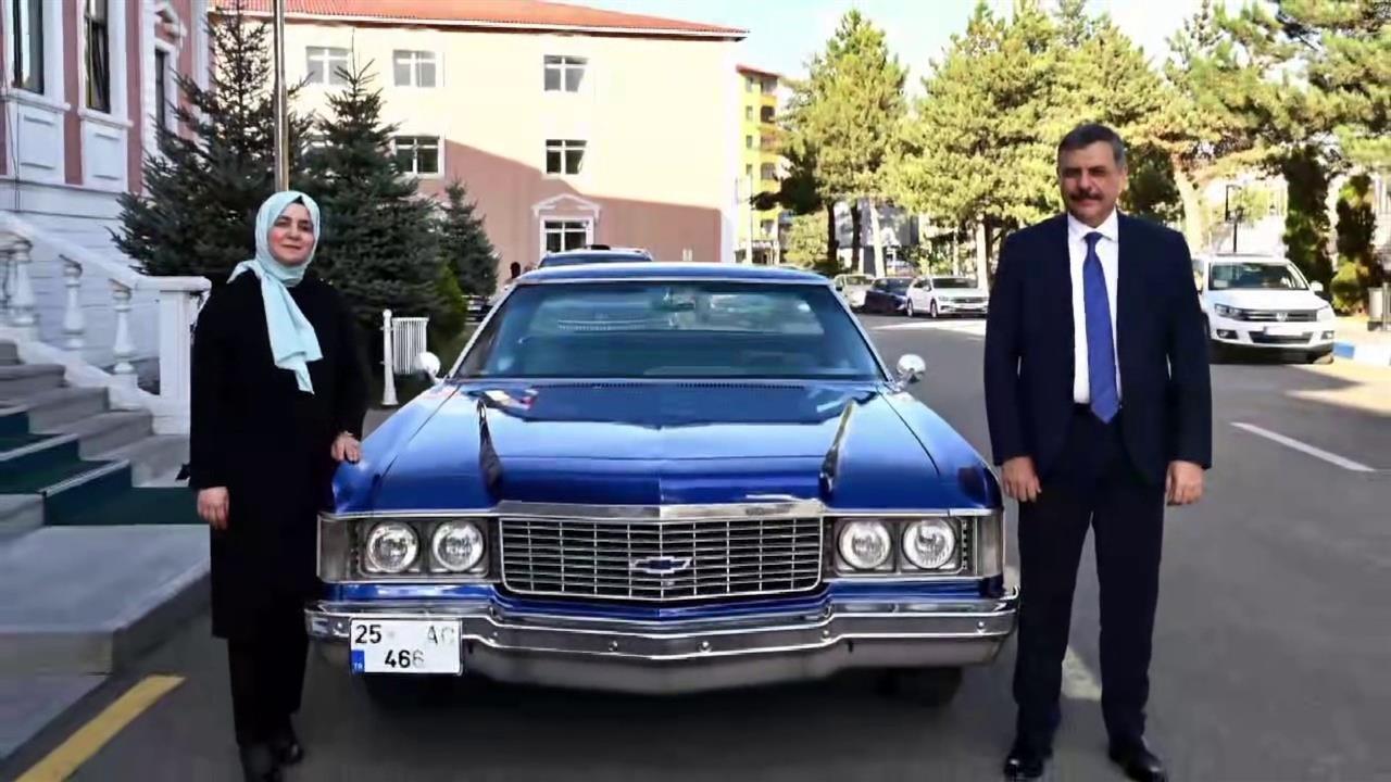 Erzurum'da Nostaljik Araç Turu: Vali Çiftçi ve Eşi