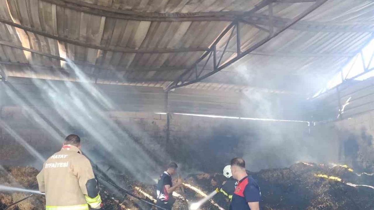 Reyhanlı'da Samanlık Yangını: İtfaiye Hızla Müdahale Etti