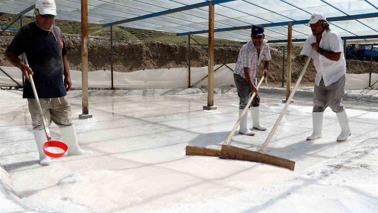 Erzincan'da 3 Bin Yıllık Tuz Üretimi Devam Ediyor
