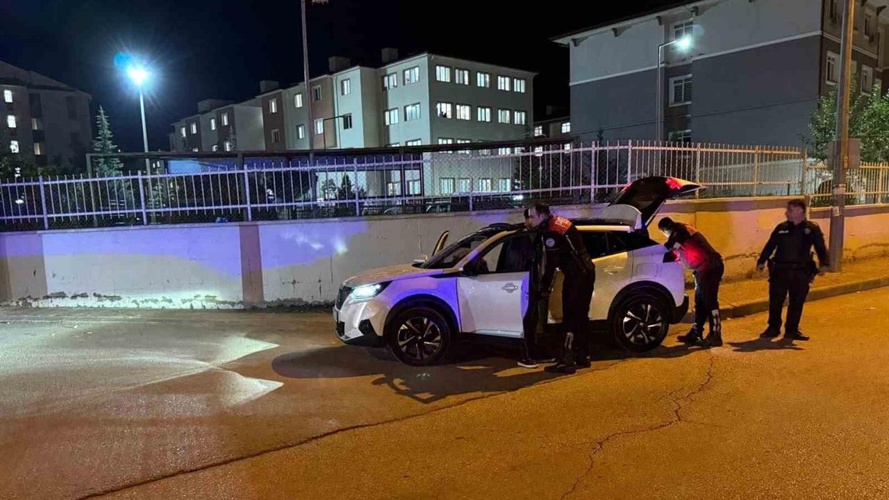 Erzincan'da Kız Yurtları Önünde Polis Denetimi