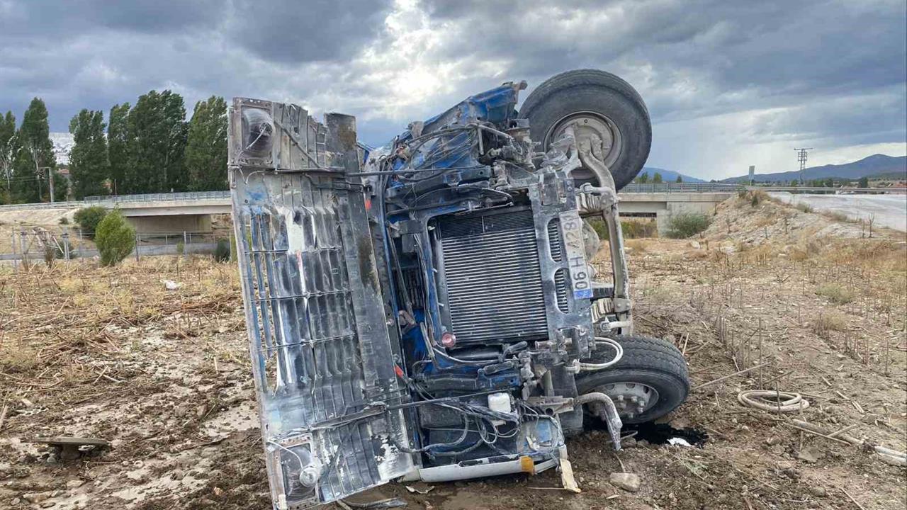 Bilecik'te Devrilen Tanker Sürücüsü Yaralandı