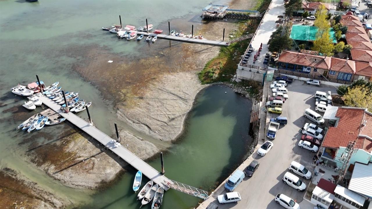 Isparta'da Eğirdir Gölü'nde Balıkçılar Zor Günler Yaşıyor