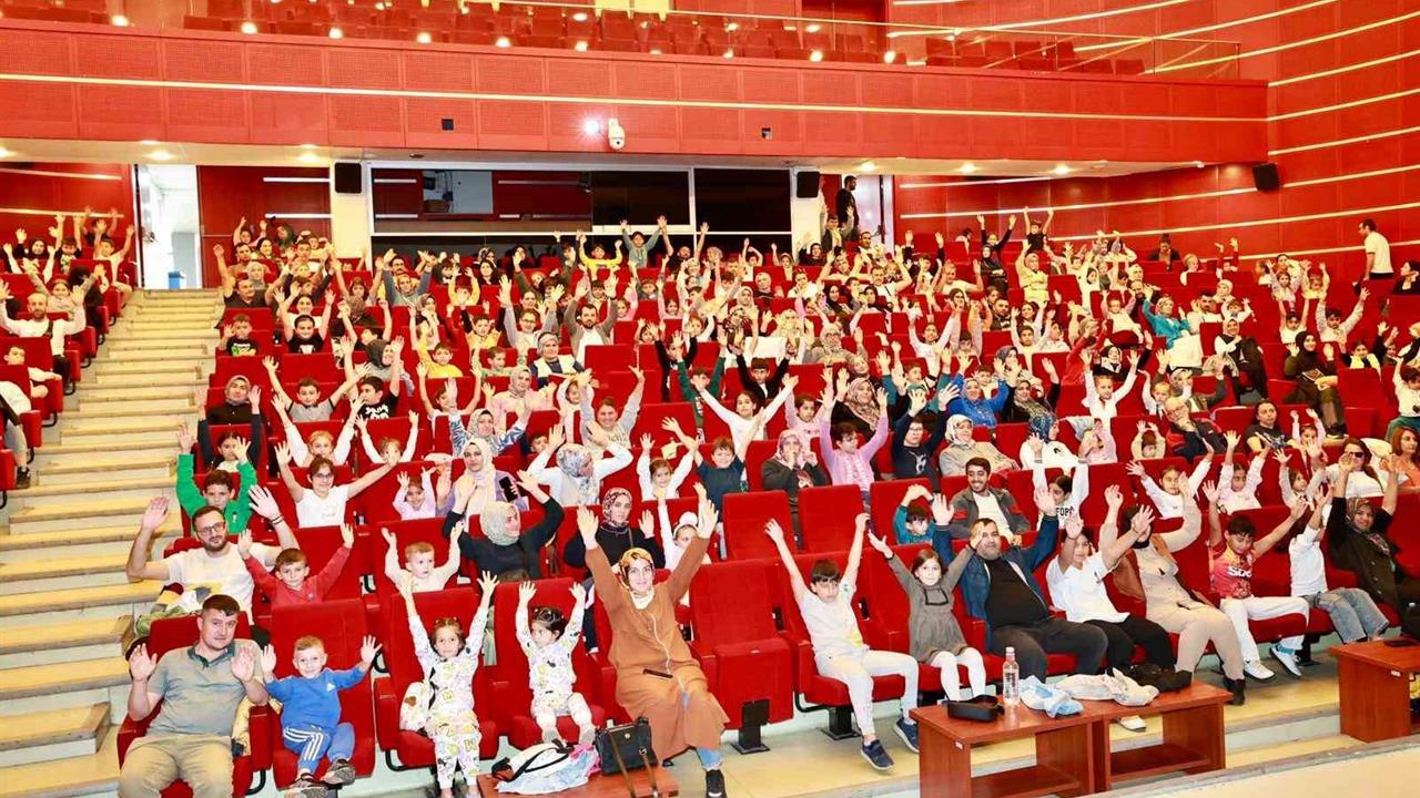Gebze'de Çocuklar İçin "Aslan Hürkuş" Filmi Gösterildi