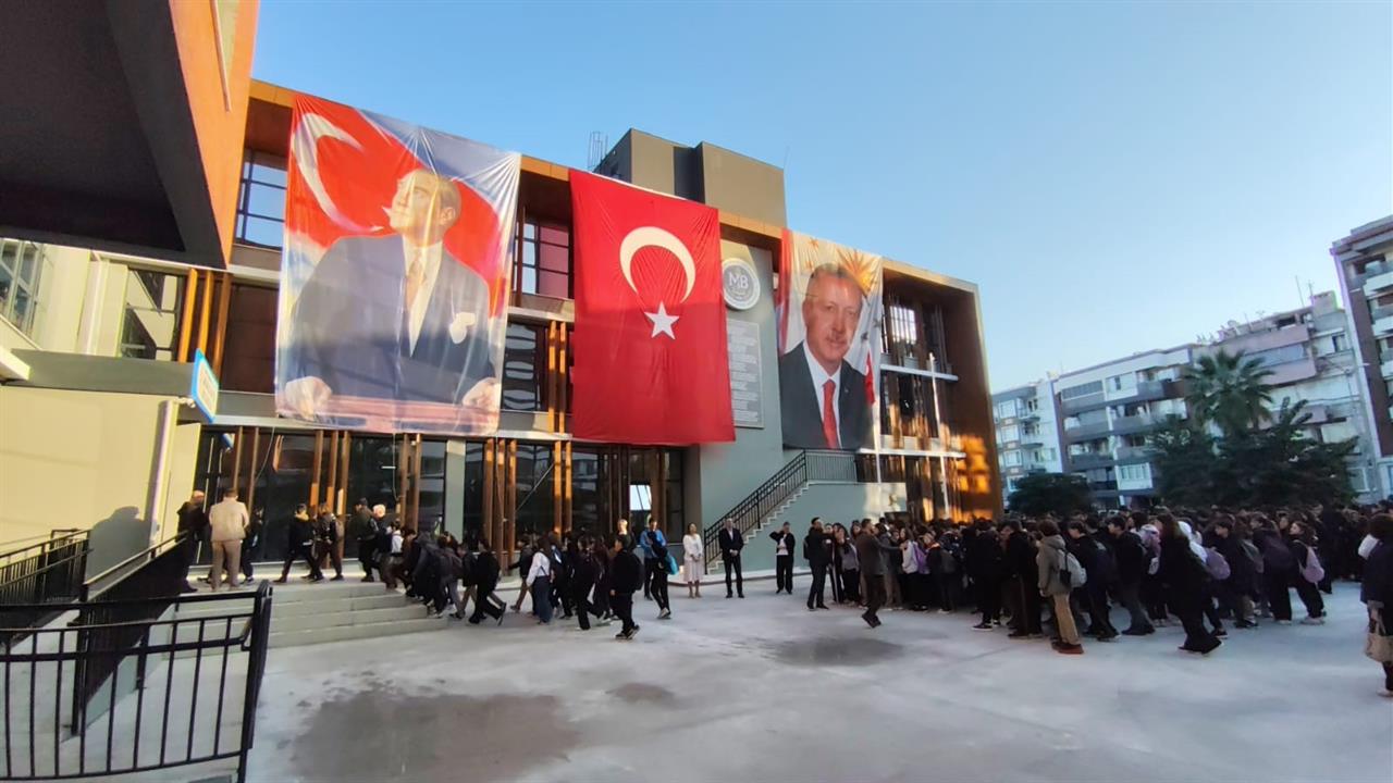 Münire Bayer Ortaokulu'nda İlk Ders Zili Çaldı