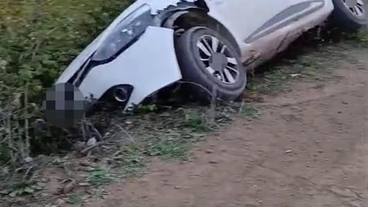 Sakarya'da Uçurumun Eşiğinde Tehlikeli Otomobil Kazası