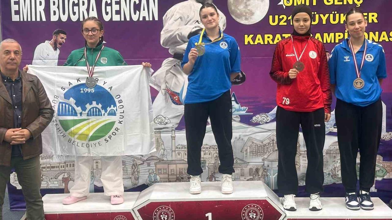 Körfezli Karateciler Bursa'dan Madalyalarla Döndü