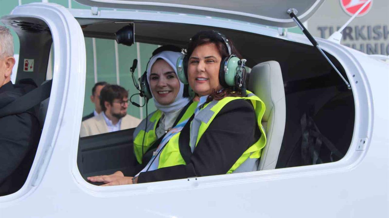 Aydın'da Kadın Pilotların Başarısı Vurgulandı