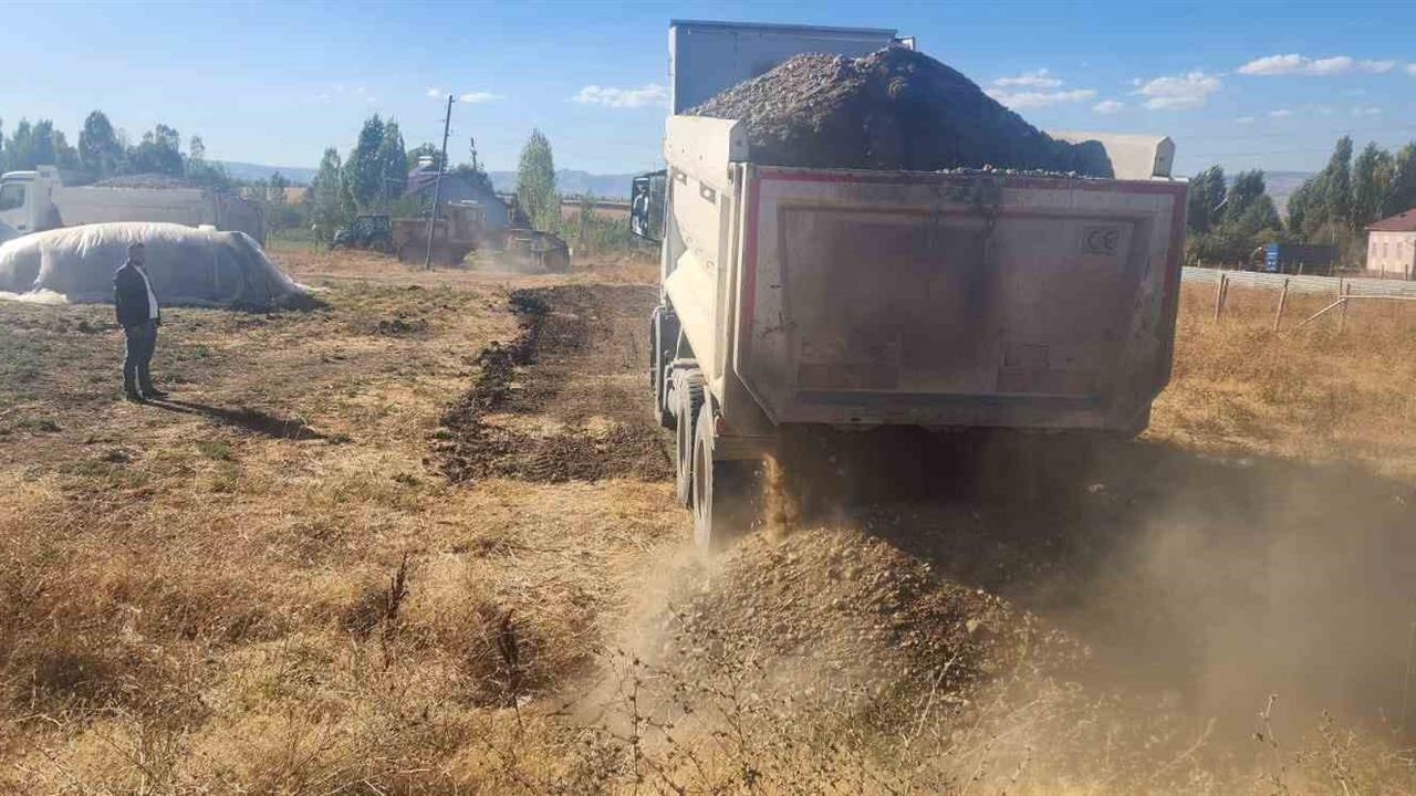 Muş’ta Stabilize Yol Çalışmaları Devam Ediyor