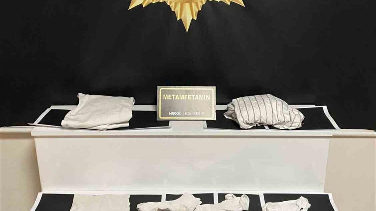 Balıkesir'de Kıyafete Emdirilmiş Uyuşturucu Operasyonu: 2 Tutuklama